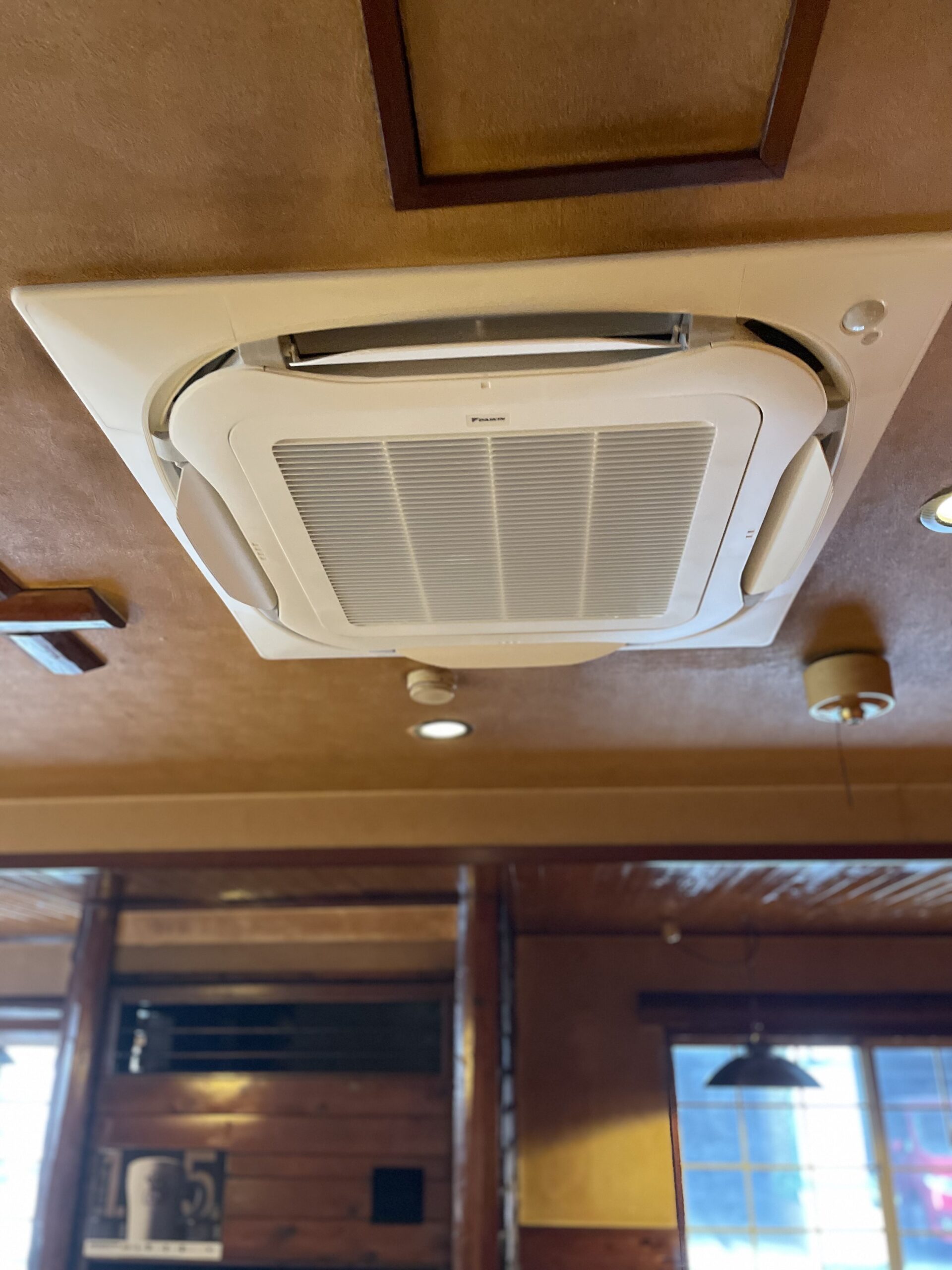 名古屋市の補助金を活用して喫茶店のエアコンを入れ替えしました。